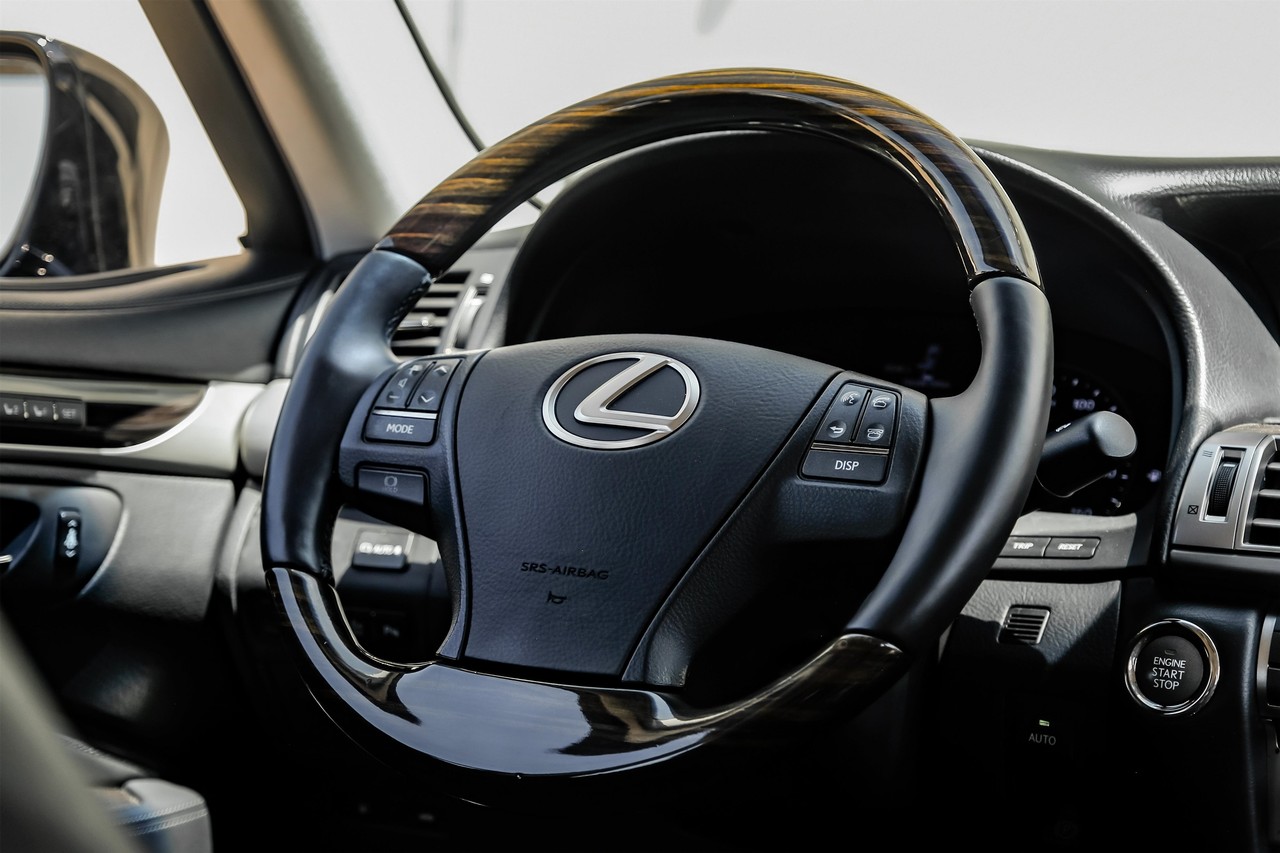 Lexus LS 460 Vehicle Main Gallery Image 19