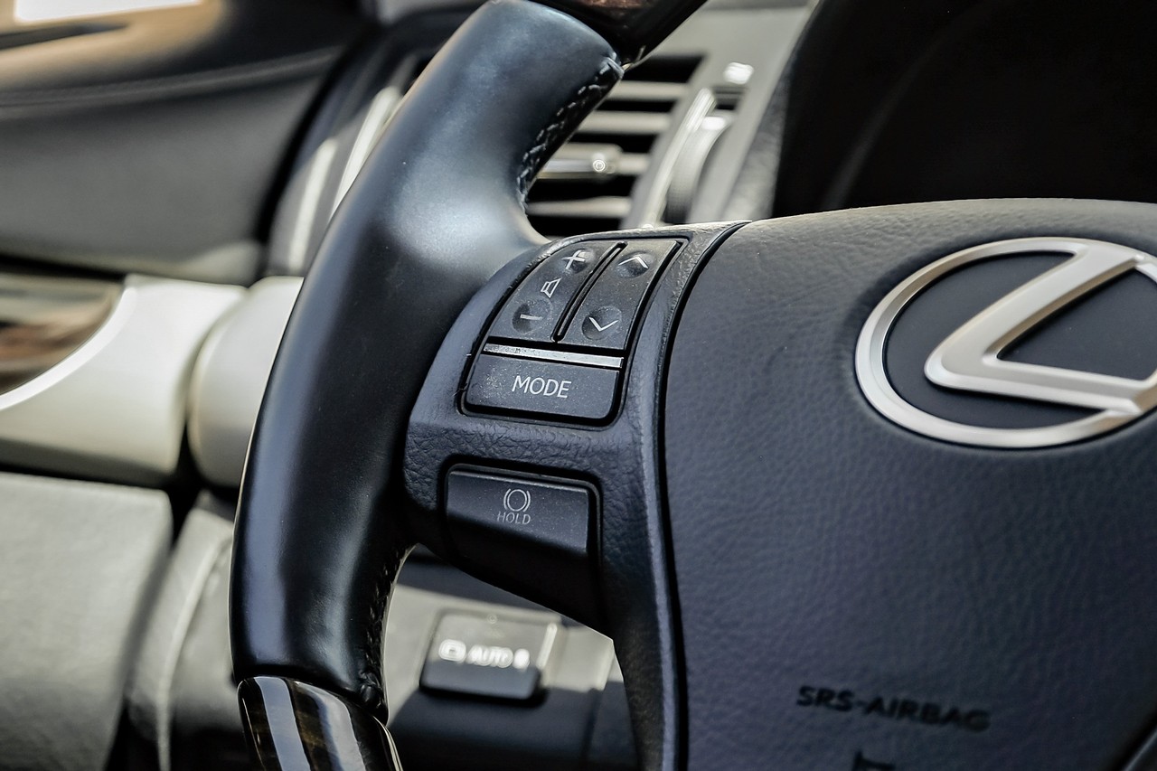 Lexus LS 460 Vehicle Main Gallery Image 20
