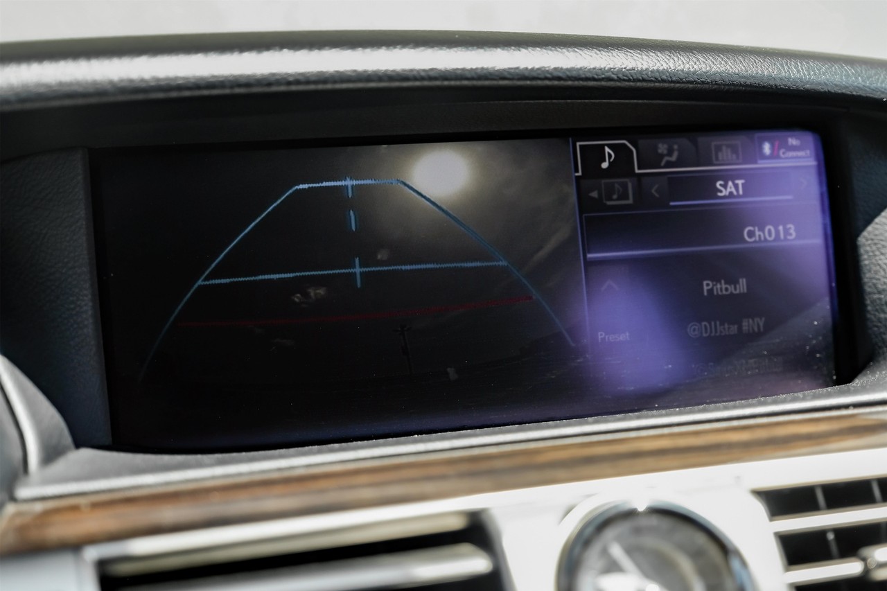 Lexus LS 460 Vehicle Main Gallery Image 24