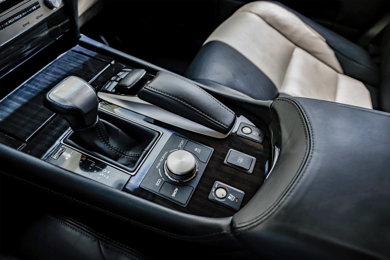 Lexus LS 460 Vehicle Main Gallery Image 25