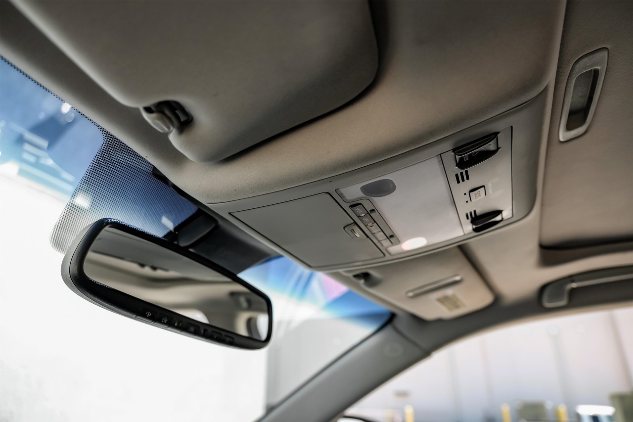 Lexus LS 460 Vehicle Main Gallery Image 29