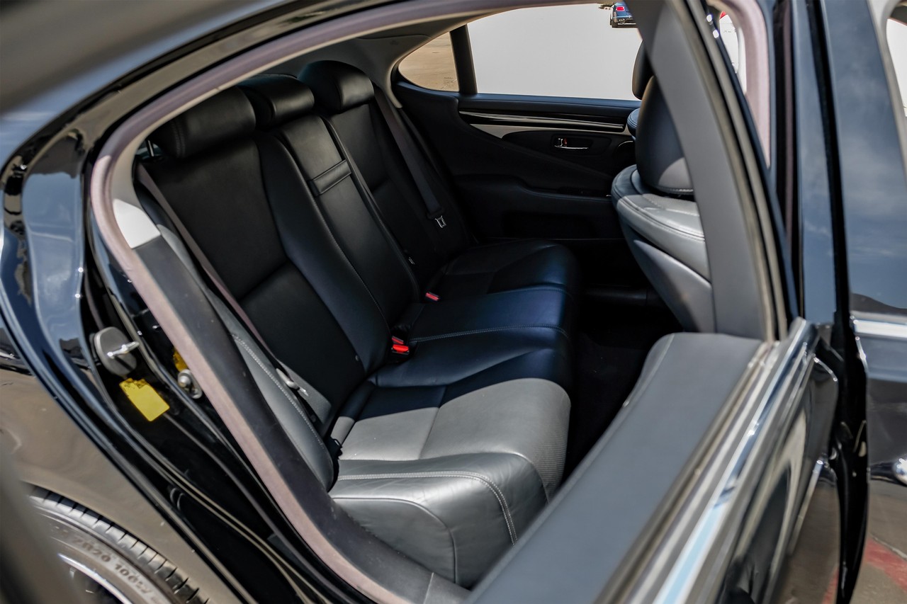Lexus LS 460 Vehicle Main Gallery Image 31