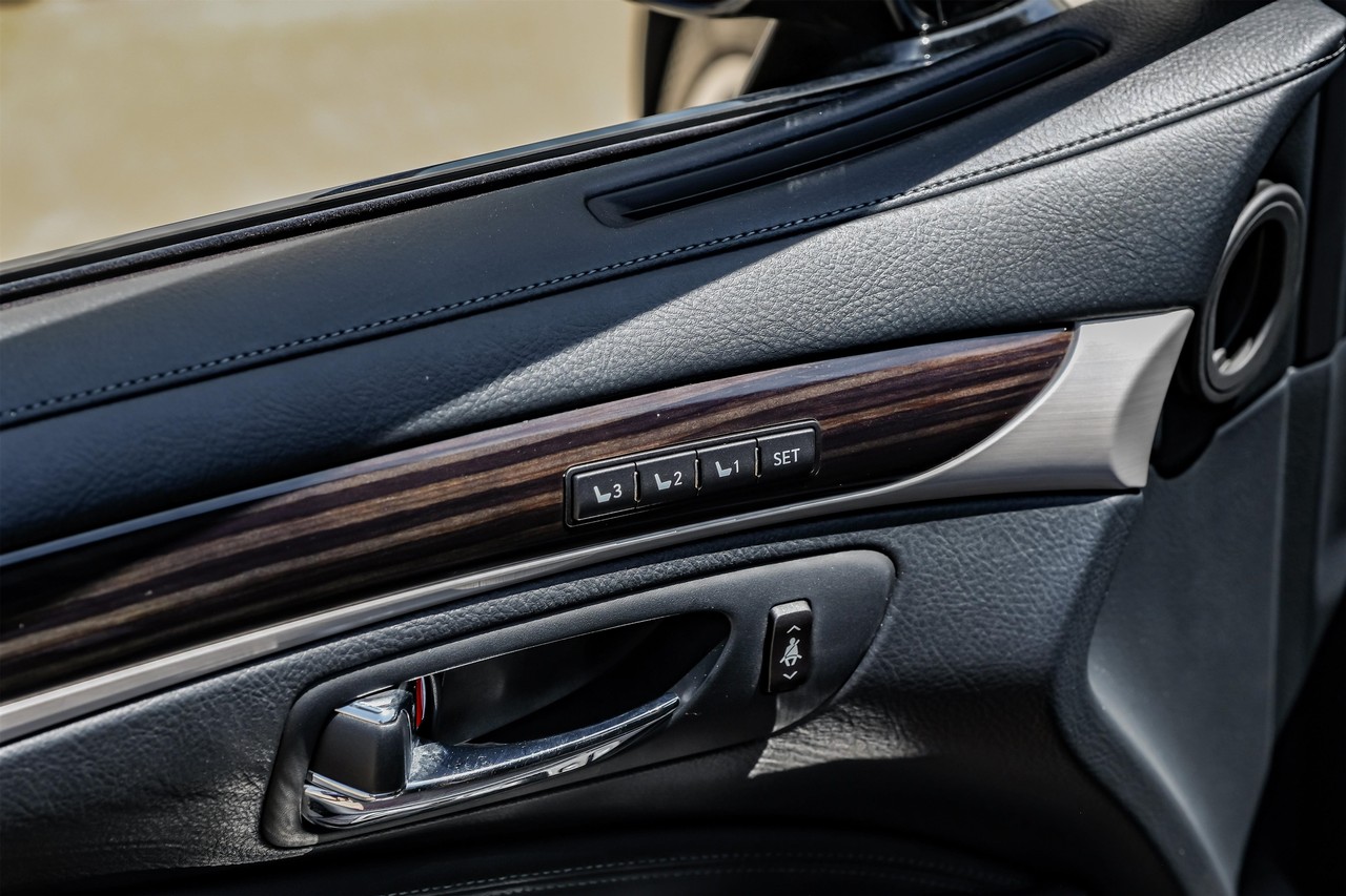 Lexus LS 460 Vehicle Main Gallery Image 37