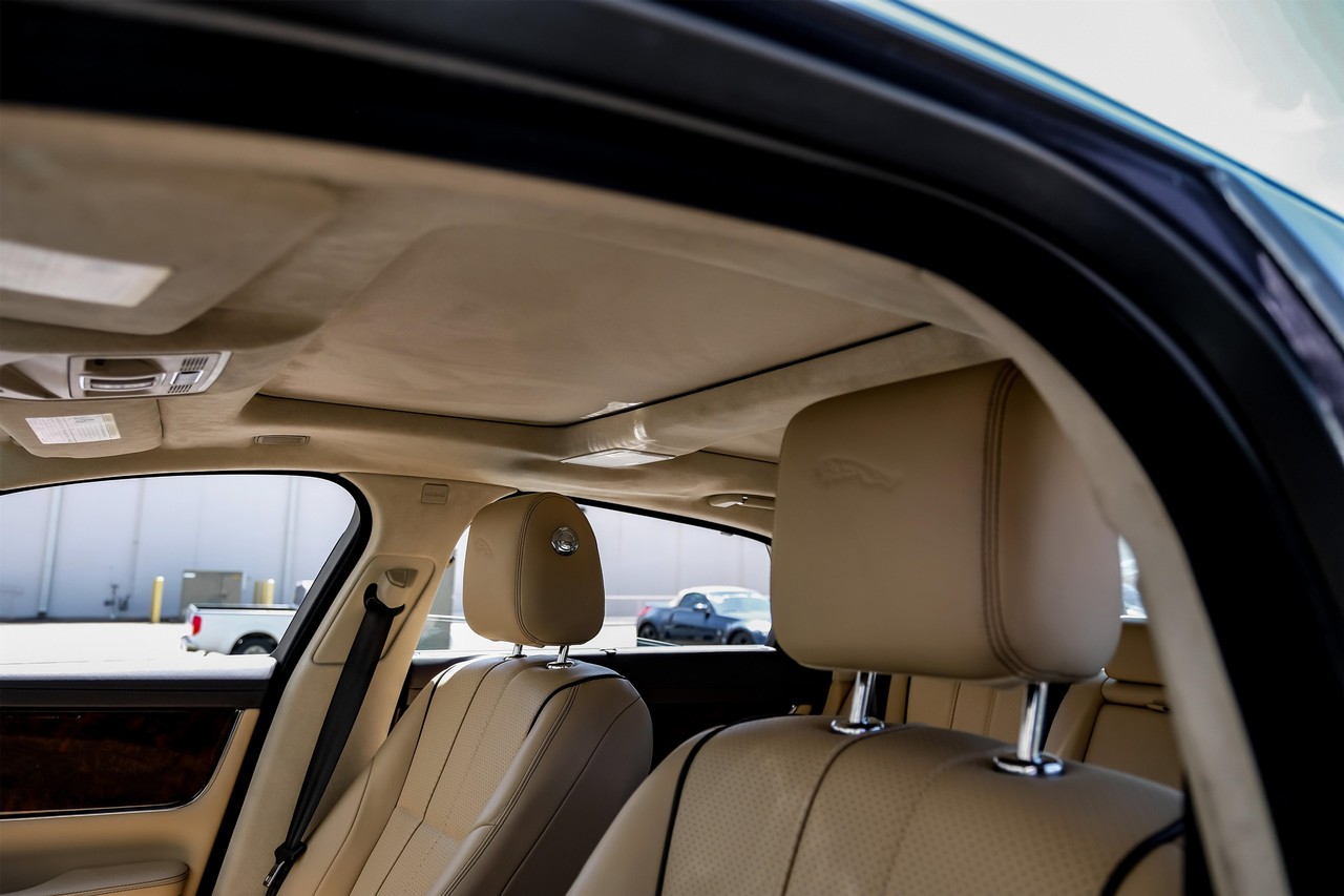Jaguar XJ Vehicle Main Gallery Image 05