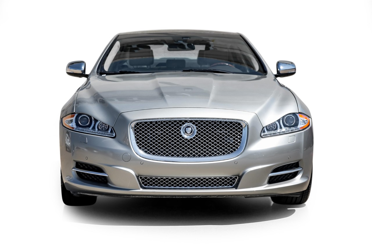 Jaguar XJ Vehicle Main Gallery Image 06