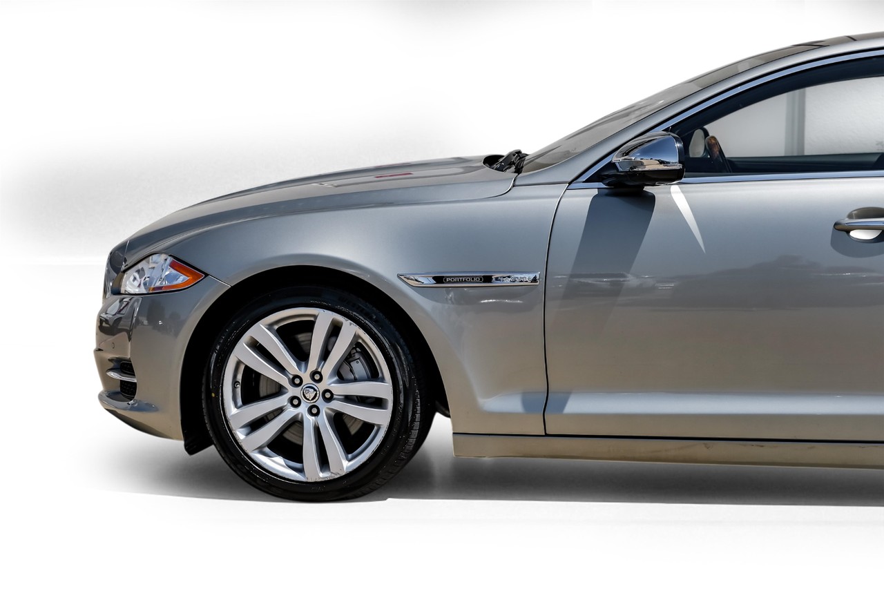 Jaguar XJ Vehicle Main Gallery Image 13
