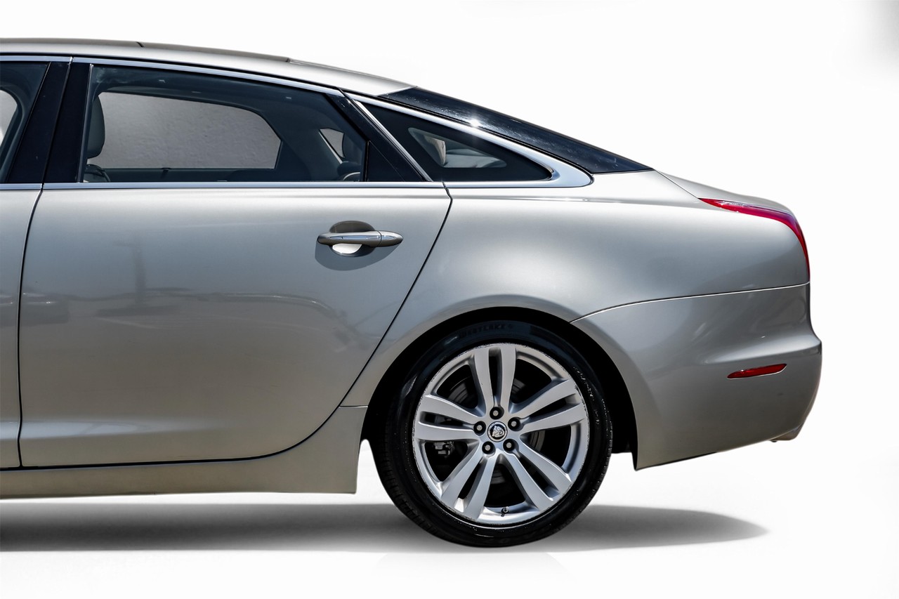 Jaguar XJ Vehicle Main Gallery Image 14
