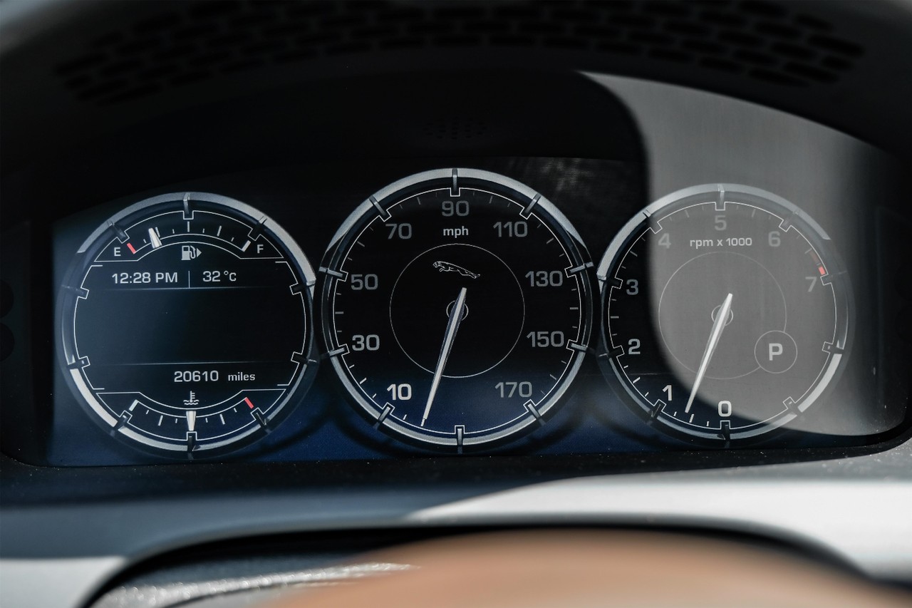 Jaguar XJ Vehicle Main Gallery Image 22