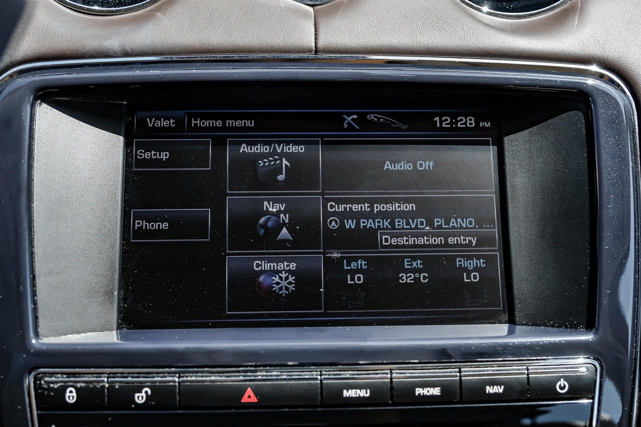Jaguar XJ Vehicle Main Gallery Image 27