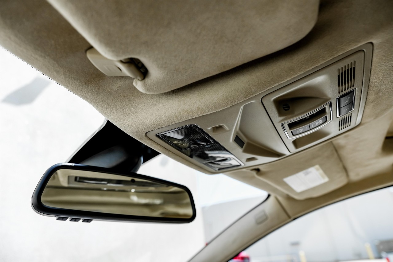 Jaguar XJ Vehicle Main Gallery Image 29