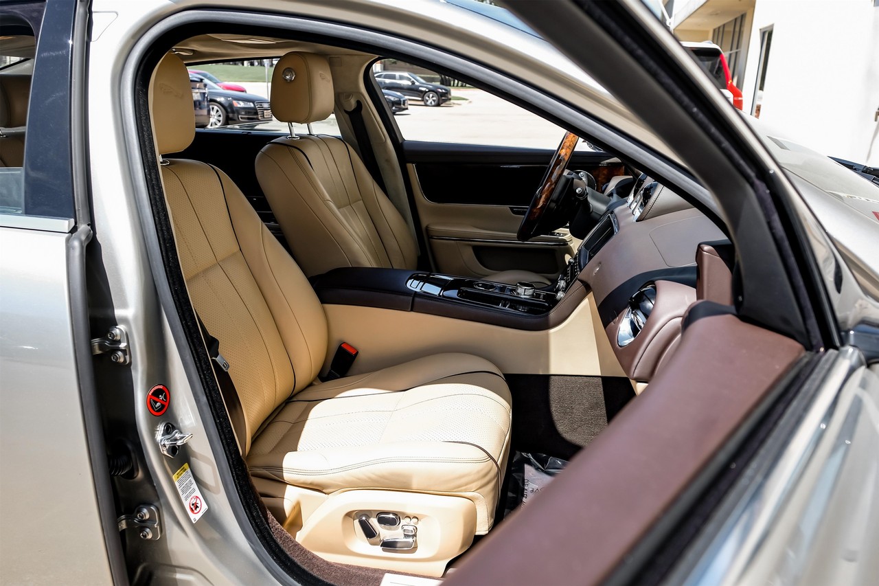 Jaguar XJ Vehicle Main Gallery Image 30