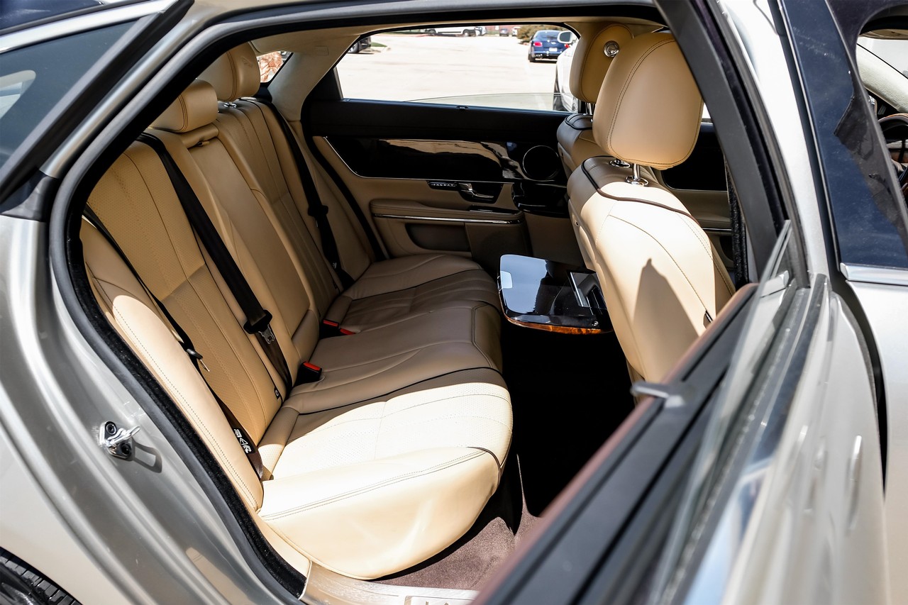 Jaguar XJ Vehicle Main Gallery Image 31
