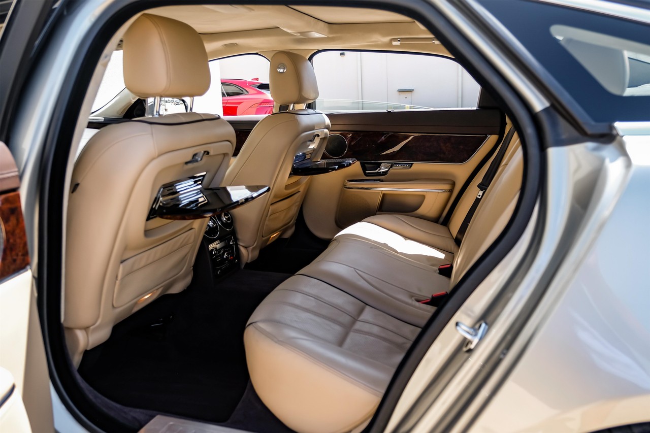 Jaguar XJ Vehicle Main Gallery Image 33
