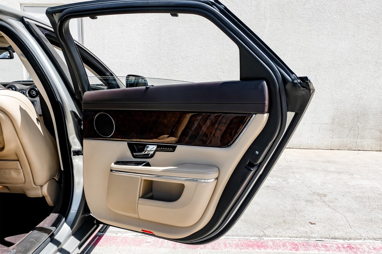 Jaguar XJ Vehicle Main Gallery Image 39