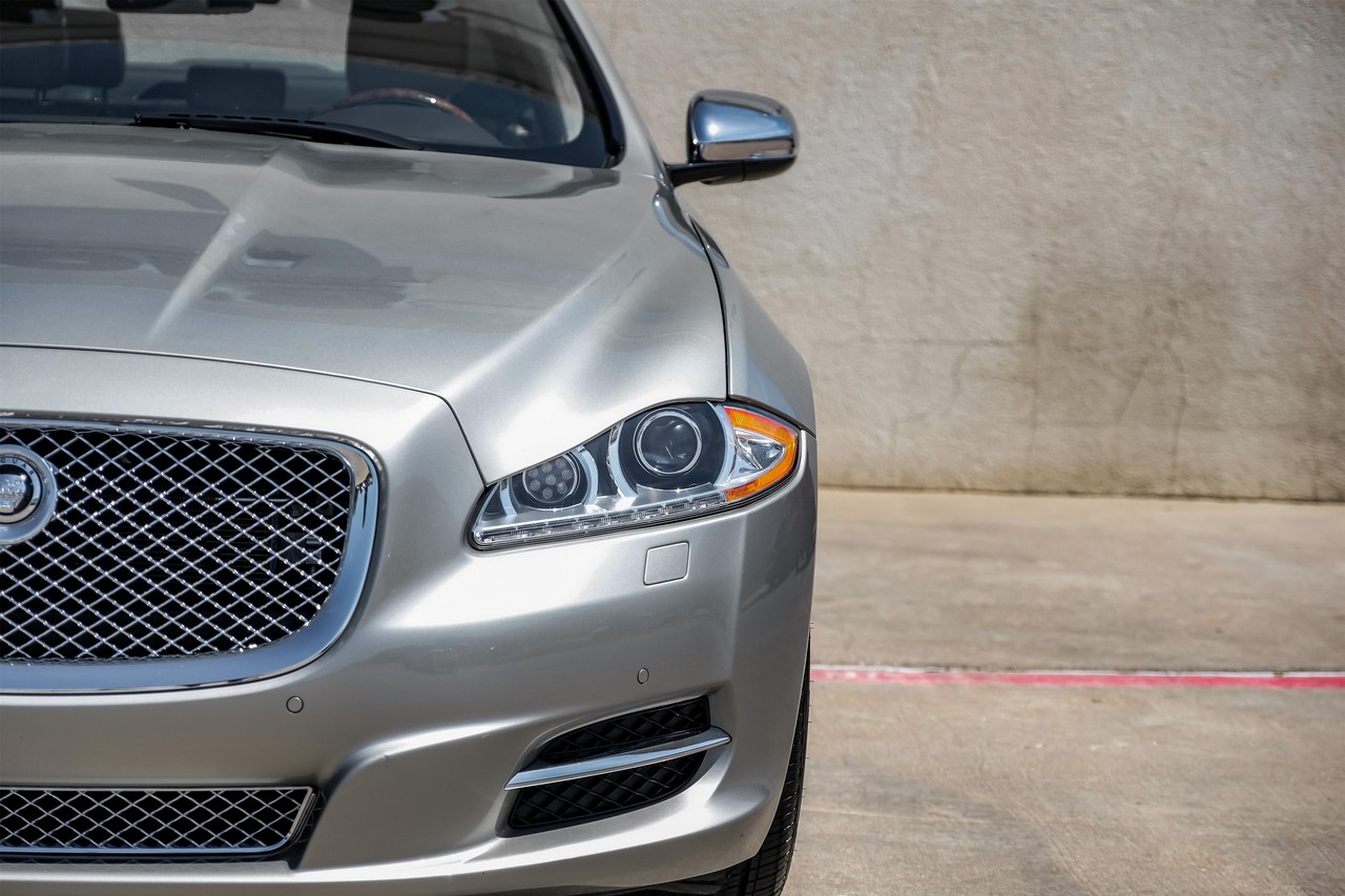 Jaguar XJ Vehicle Main Gallery Image 40