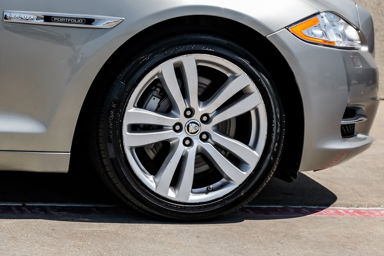 Jaguar XJ Vehicle Main Gallery Image 46