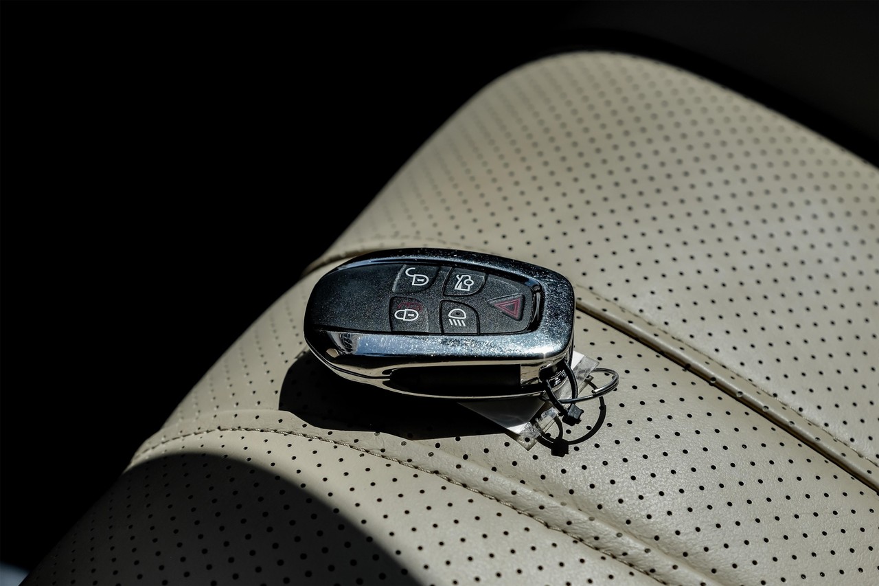 Jaguar XJ Vehicle Main Gallery Image 49