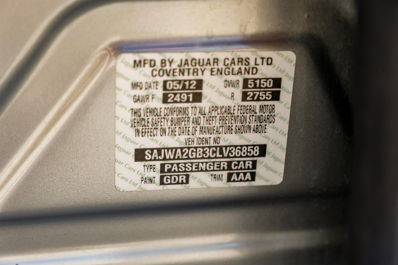 Jaguar XJ Vehicle Main Gallery Image 50