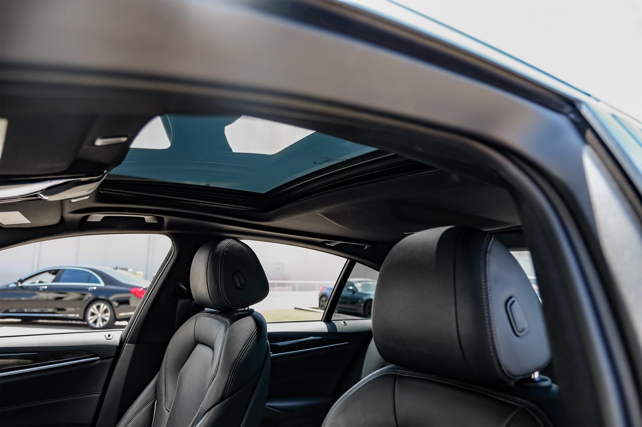BMW 5 Series Vehicle Main Gallery Image 05