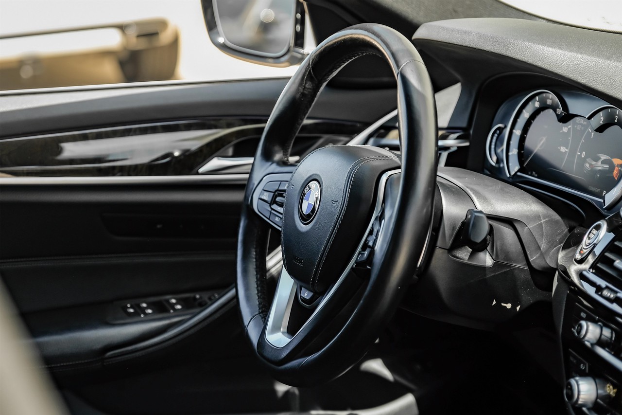 BMW 5 Series Vehicle Main Gallery Image 17