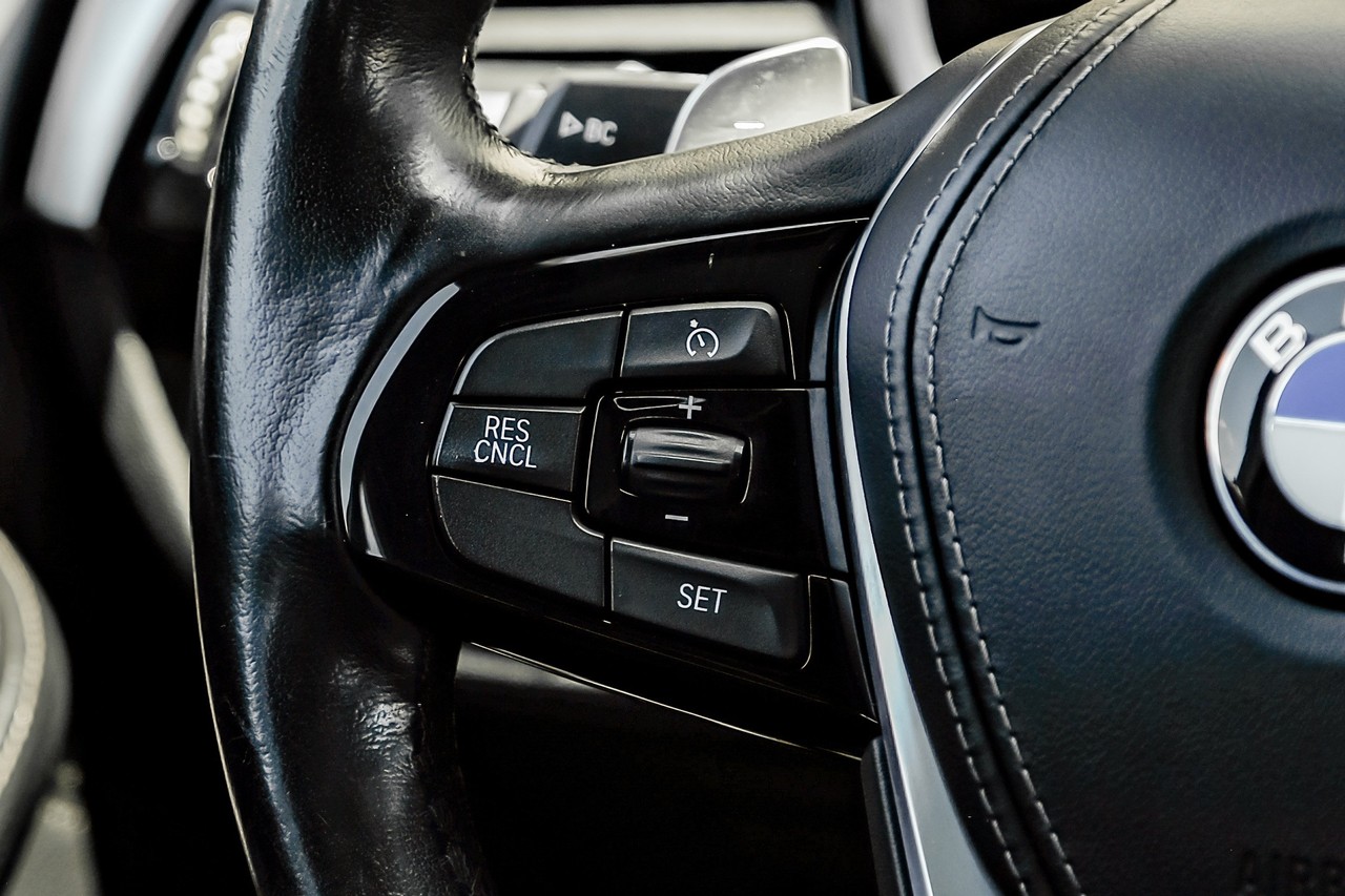 BMW 5 Series Vehicle Main Gallery Image 19