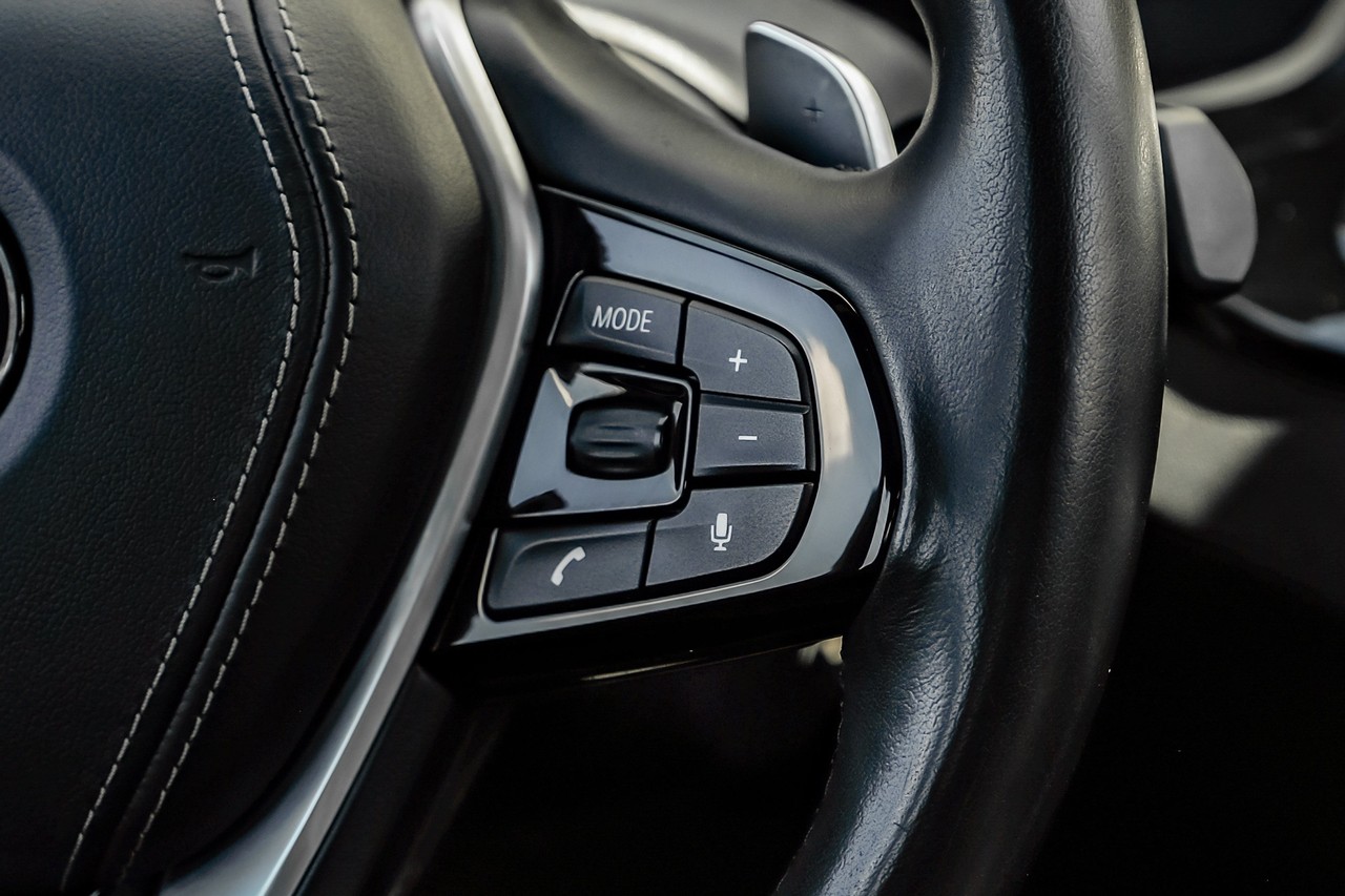BMW 5 Series Vehicle Main Gallery Image 20