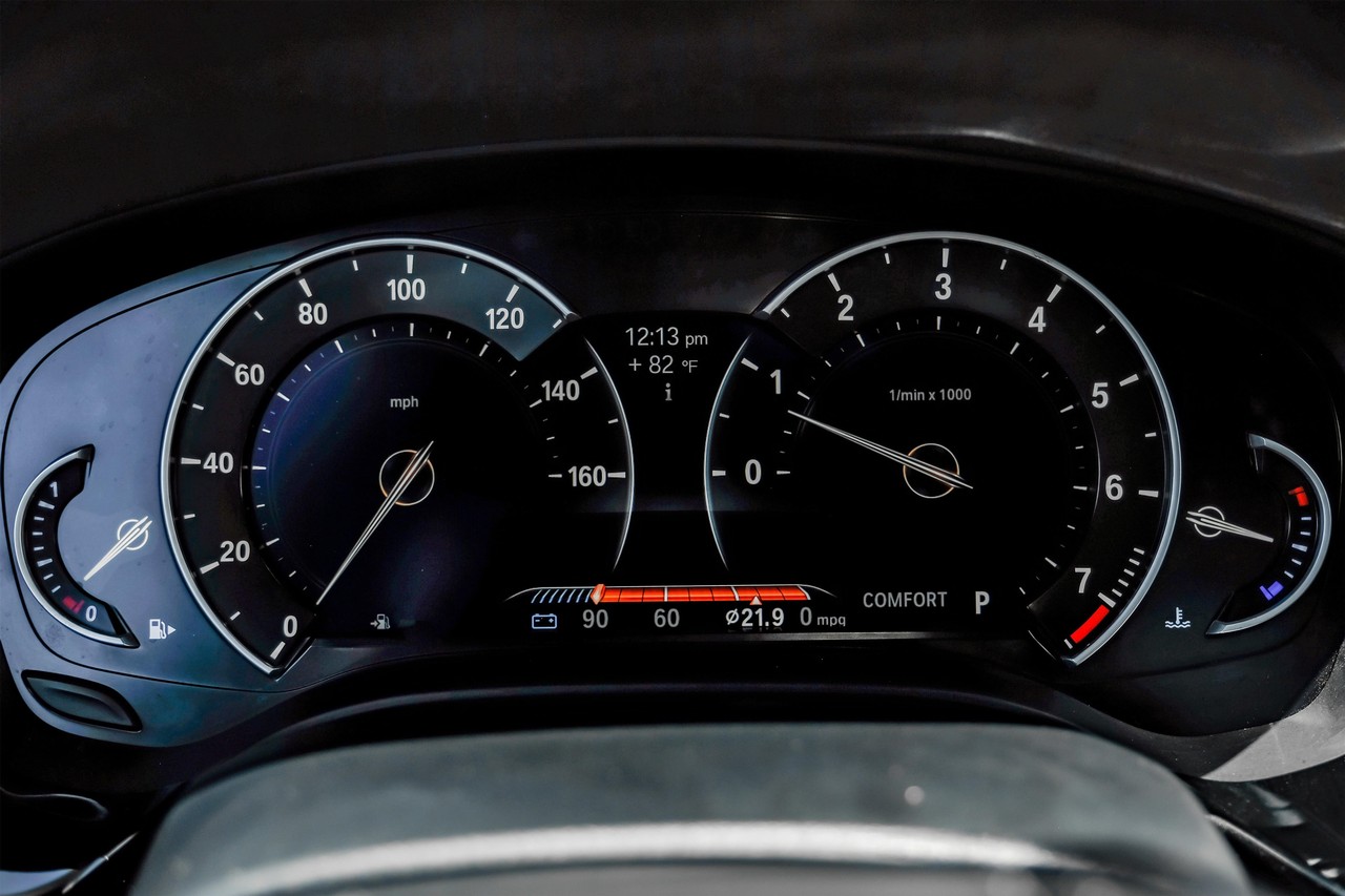 BMW 5 Series Vehicle Main Gallery Image 21