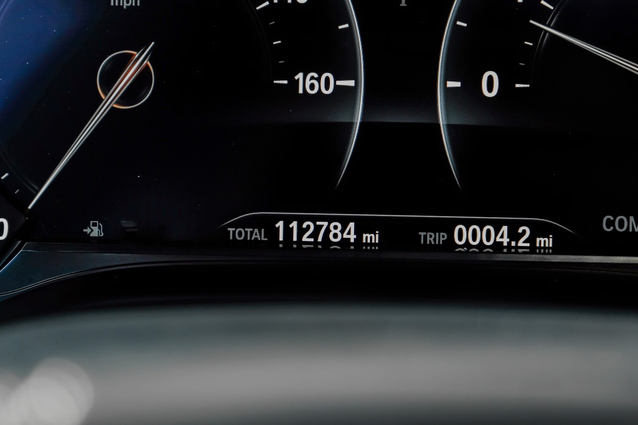 BMW 5 Series Vehicle Main Gallery Image 22