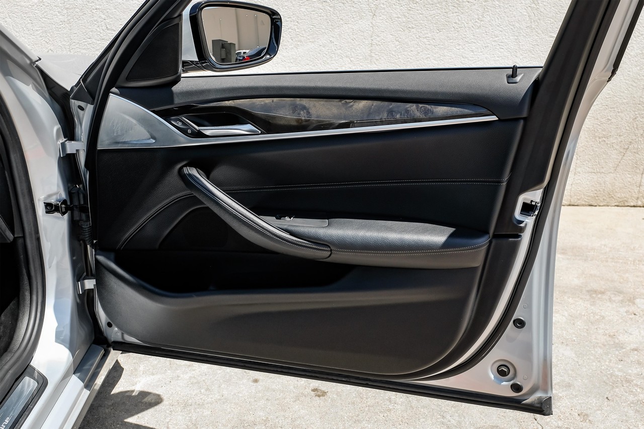 BMW 5 Series Vehicle Main Gallery Image 37