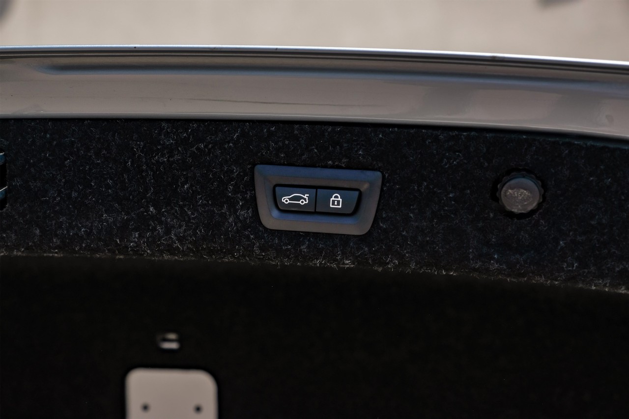 BMW 5 Series Vehicle Main Gallery Image 44