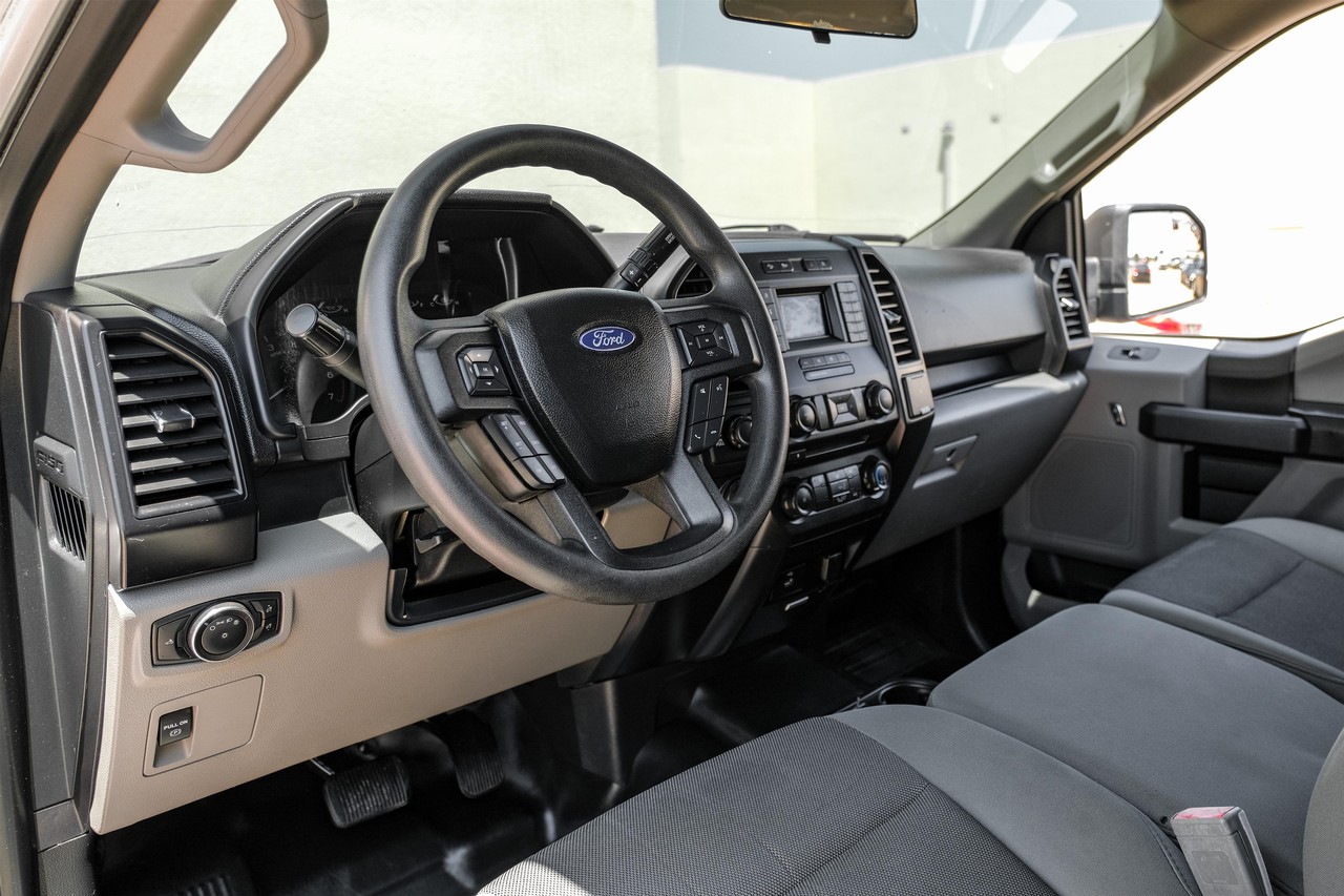 Ford F-150 Vehicle Main Gallery Image 03