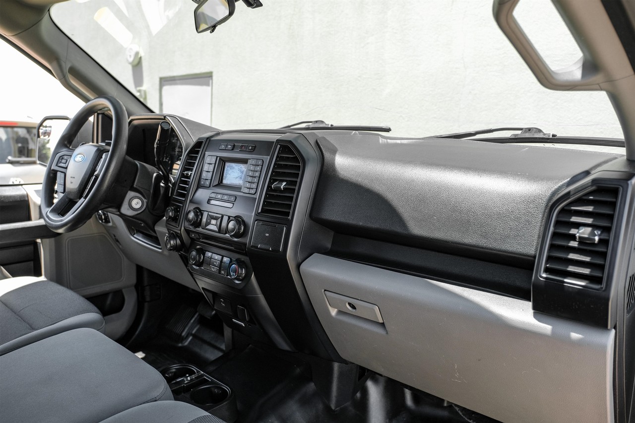 Ford F-150 Vehicle Main Gallery Image 12