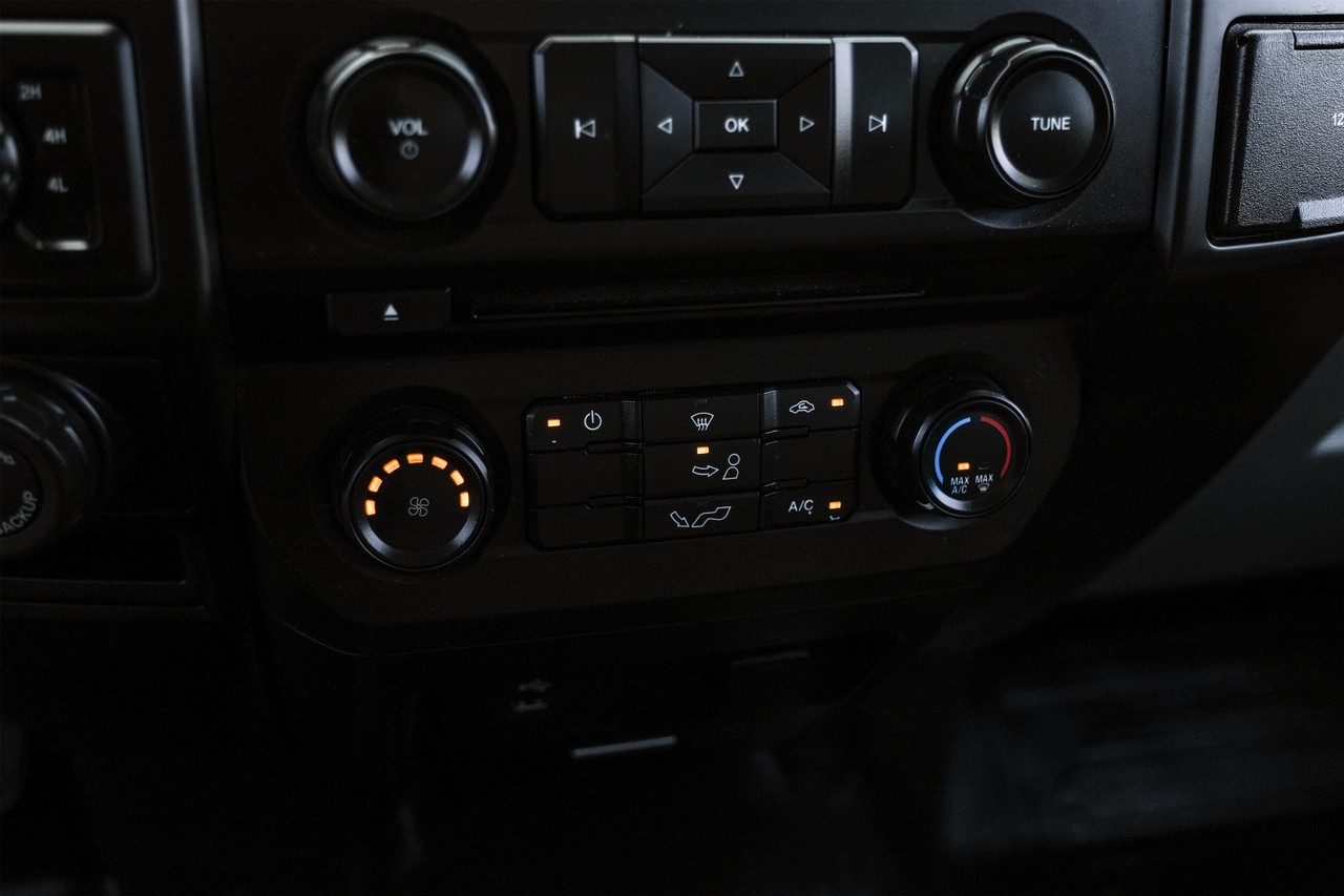Ford F-150 Vehicle Main Gallery Image 24