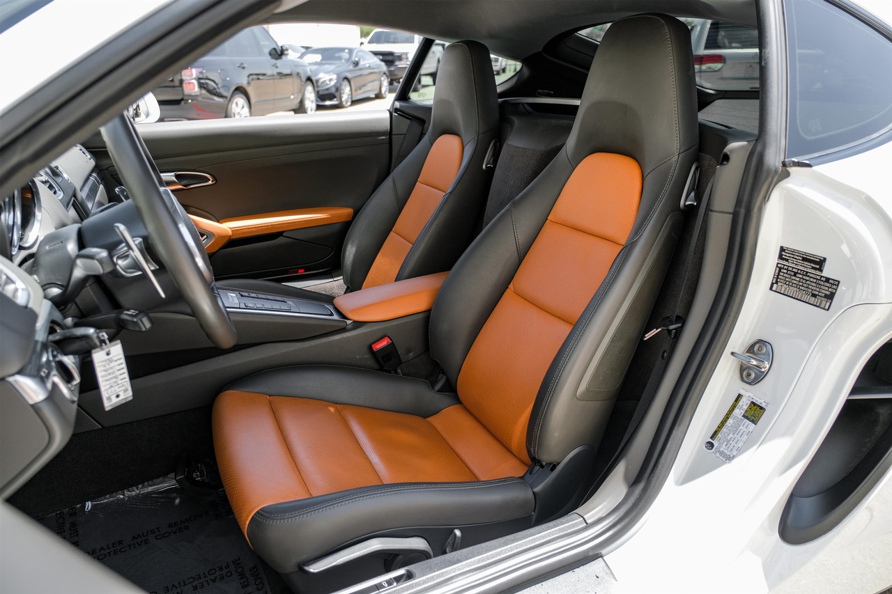 Porsche Cayman Vehicle Main Gallery Image 04