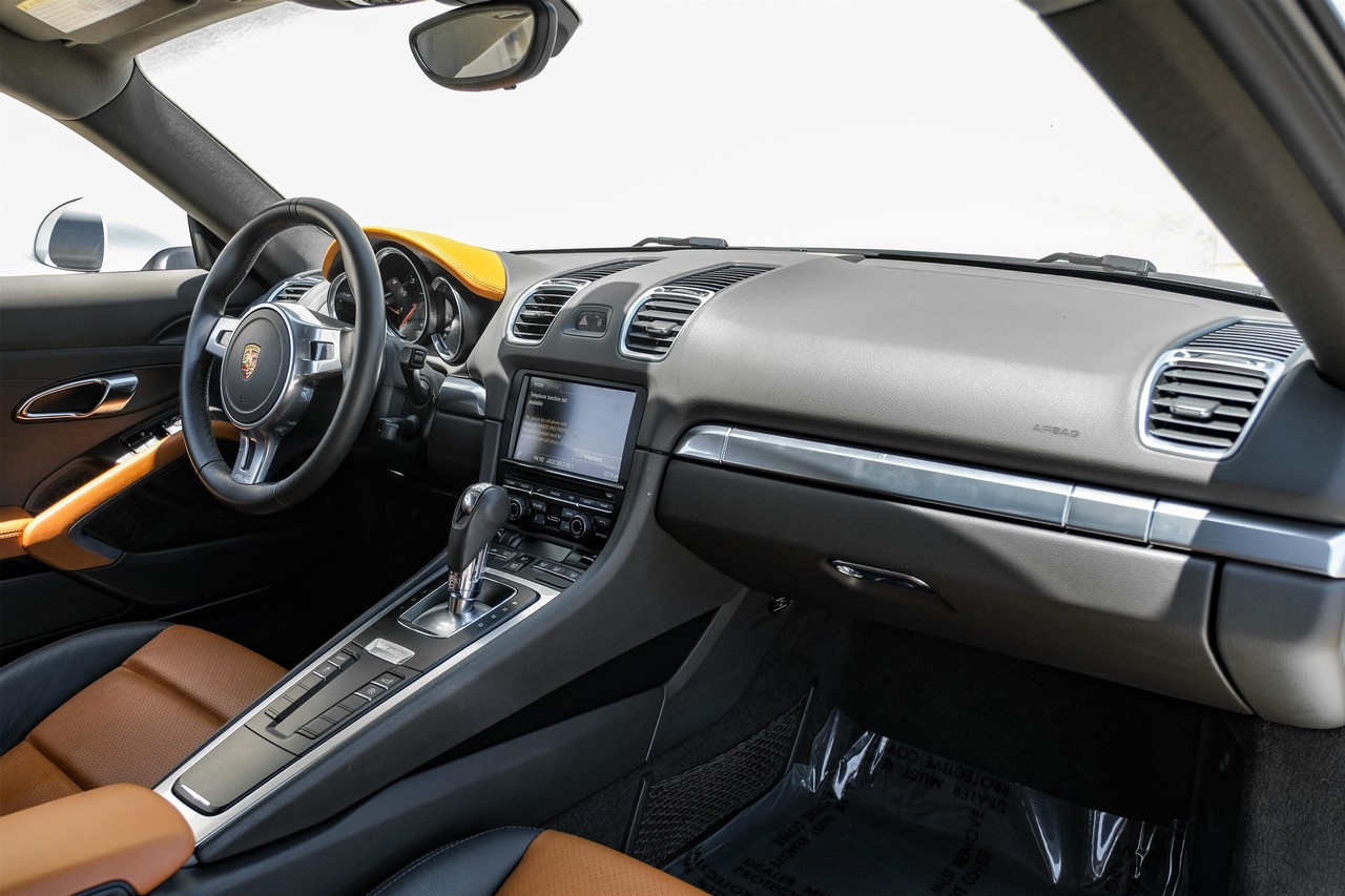 Porsche Cayman Vehicle Main Gallery Image 12