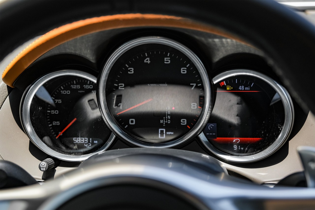 Porsche Cayman Vehicle Main Gallery Image 15