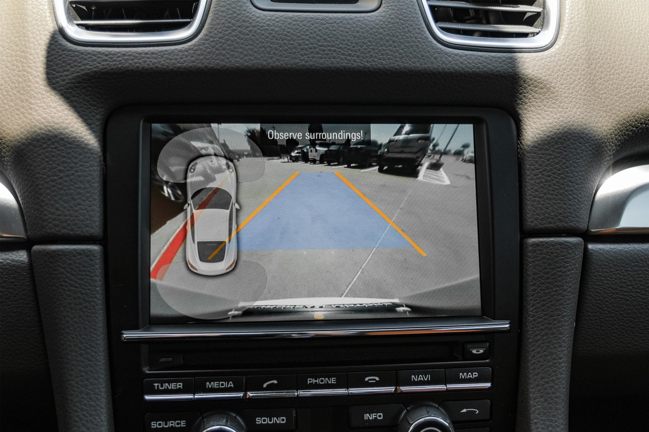 Porsche Cayman Vehicle Main Gallery Image 17