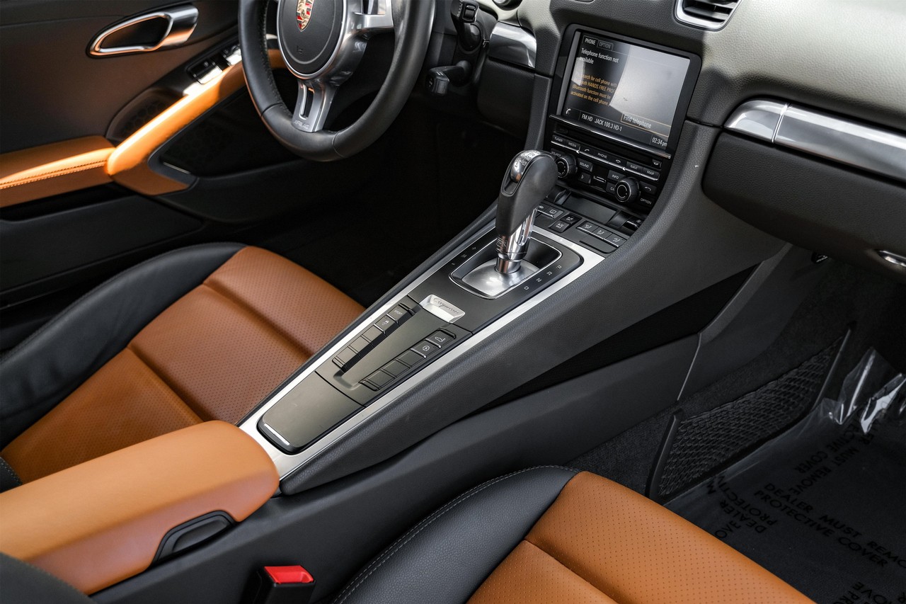 Porsche Cayman Vehicle Main Gallery Image 18