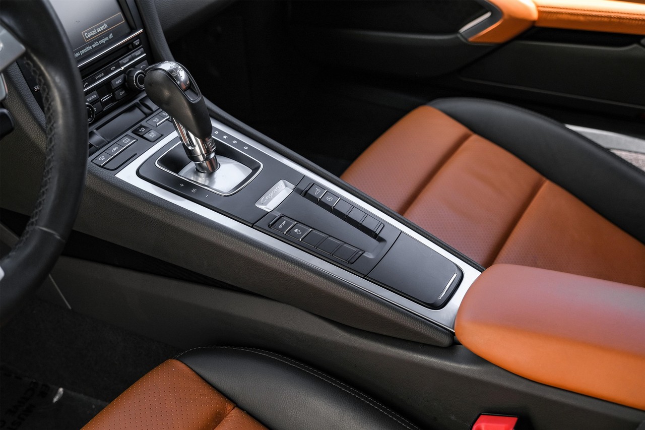 Porsche Cayman Vehicle Main Gallery Image 19