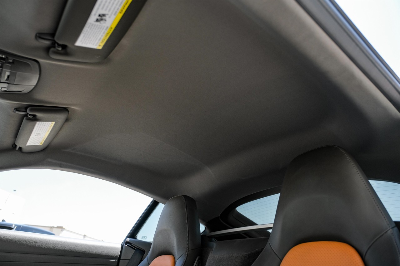 Porsche Cayman Vehicle Main Gallery Image 24