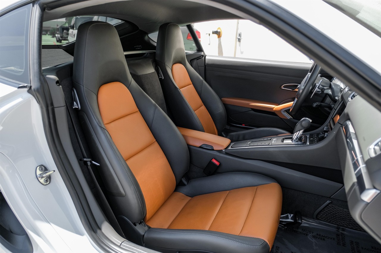 Porsche Cayman Vehicle Main Gallery Image 25