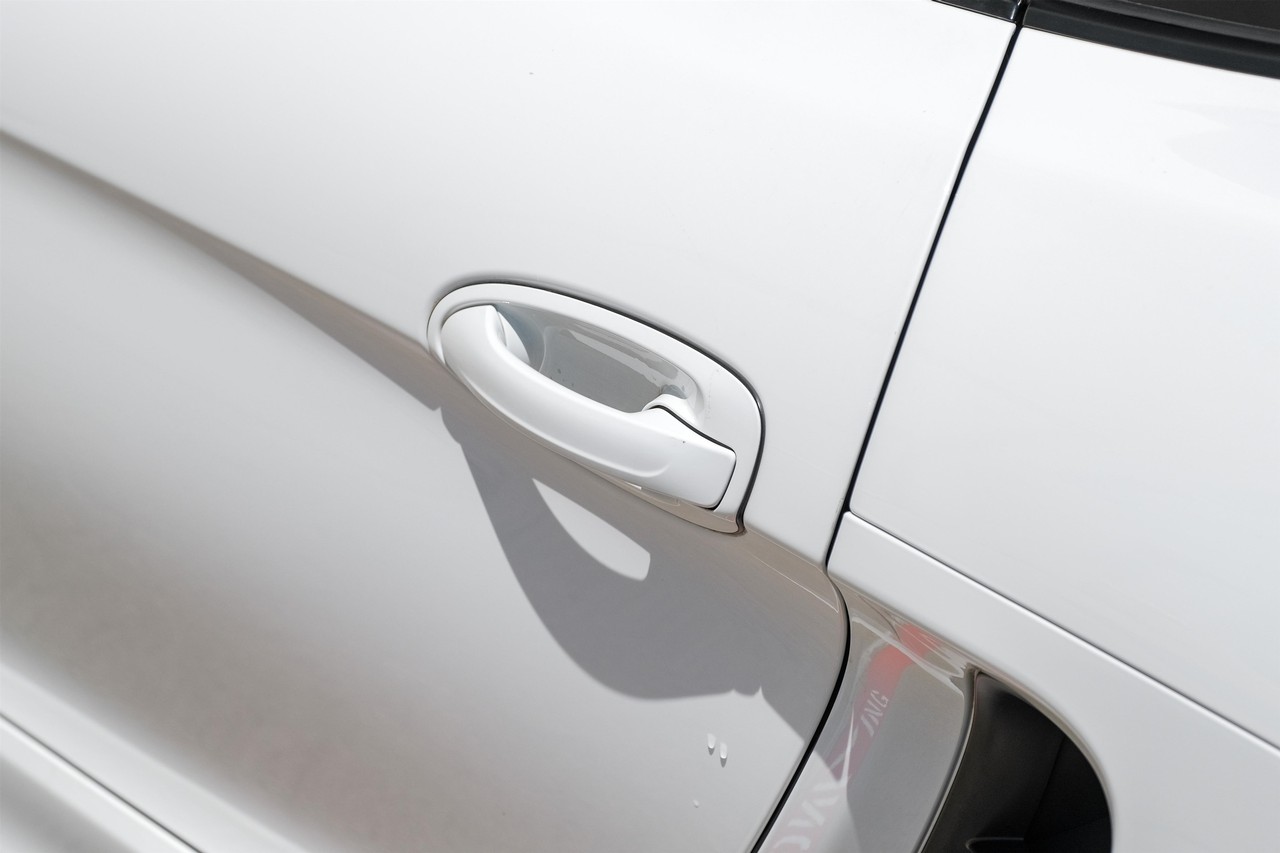 Porsche Cayman Vehicle Main Gallery Image 26