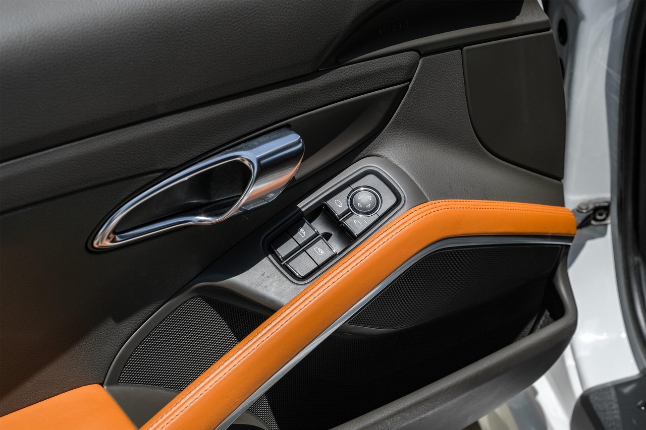 Porsche Cayman Vehicle Main Gallery Image 29