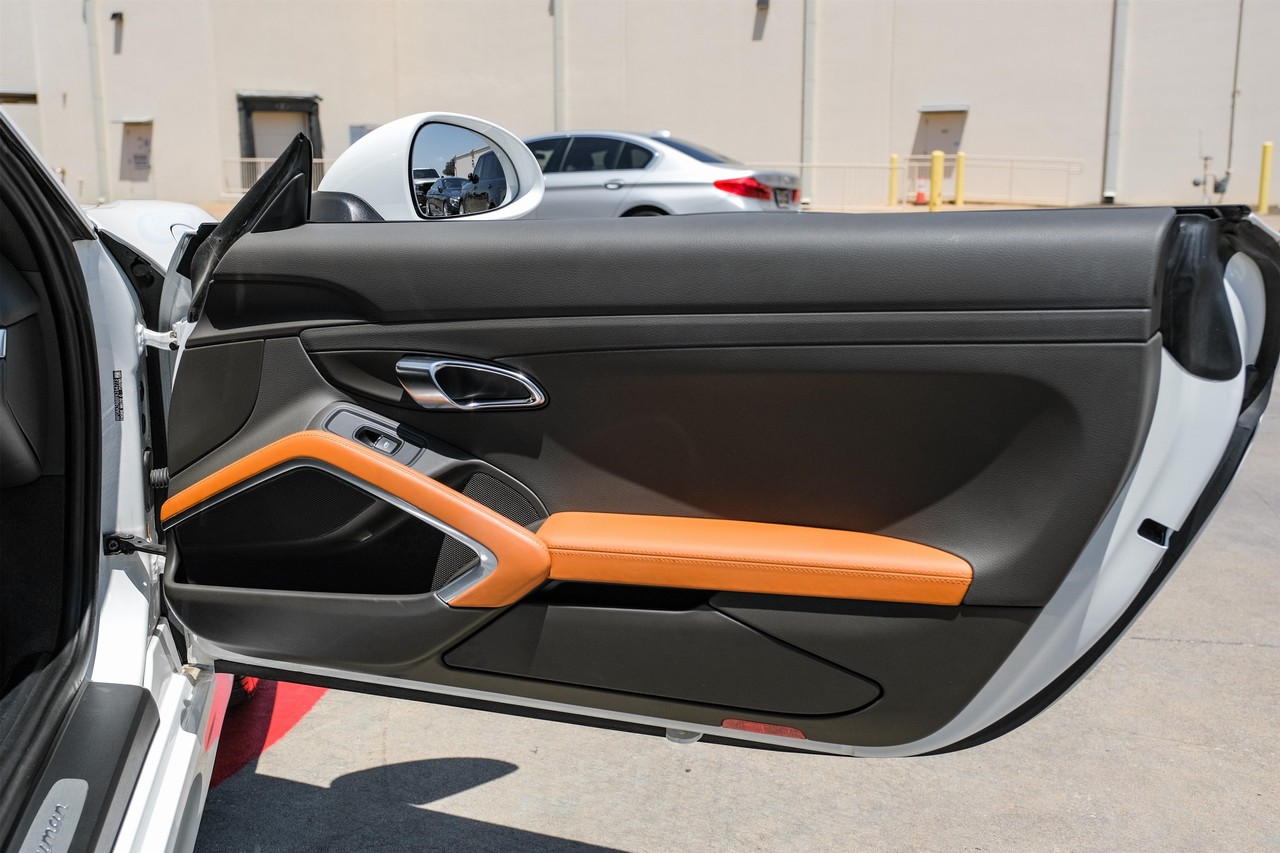 Porsche Cayman Vehicle Main Gallery Image 30