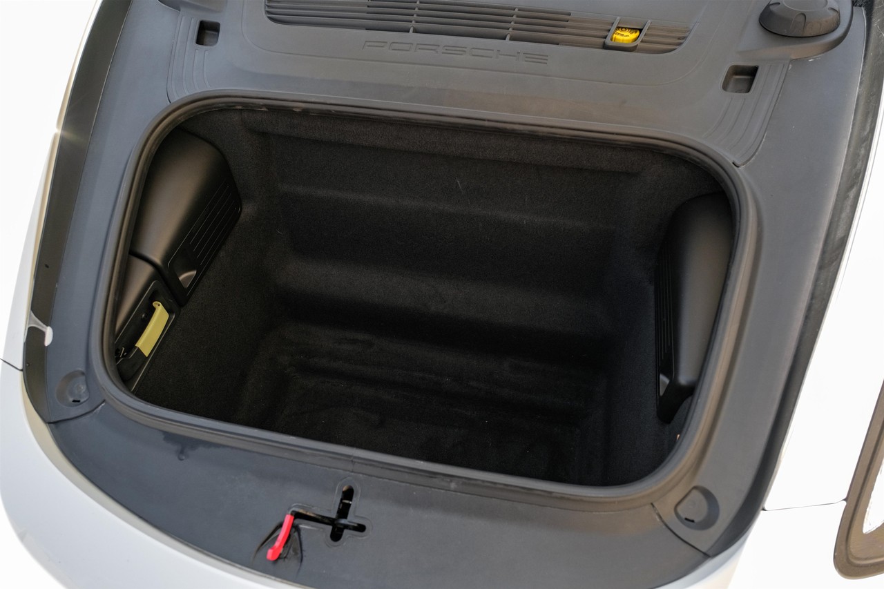 Porsche Cayman Vehicle Main Gallery Image 33