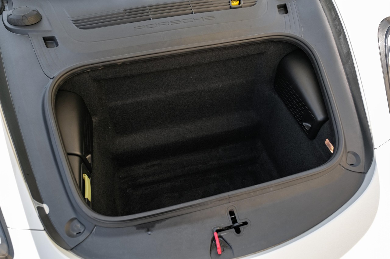 Porsche Cayman Vehicle Main Gallery Image 34