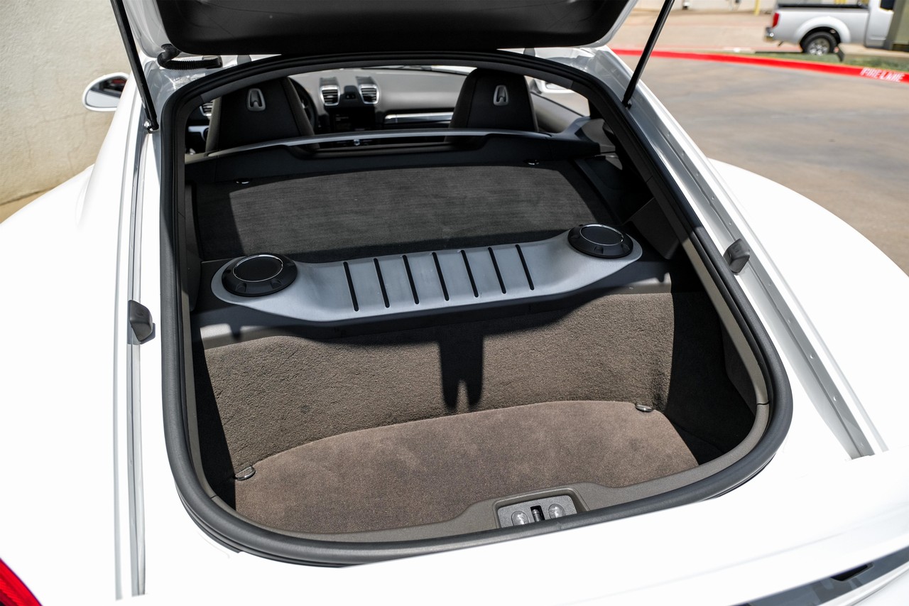 Porsche Cayman Vehicle Main Gallery Image 36