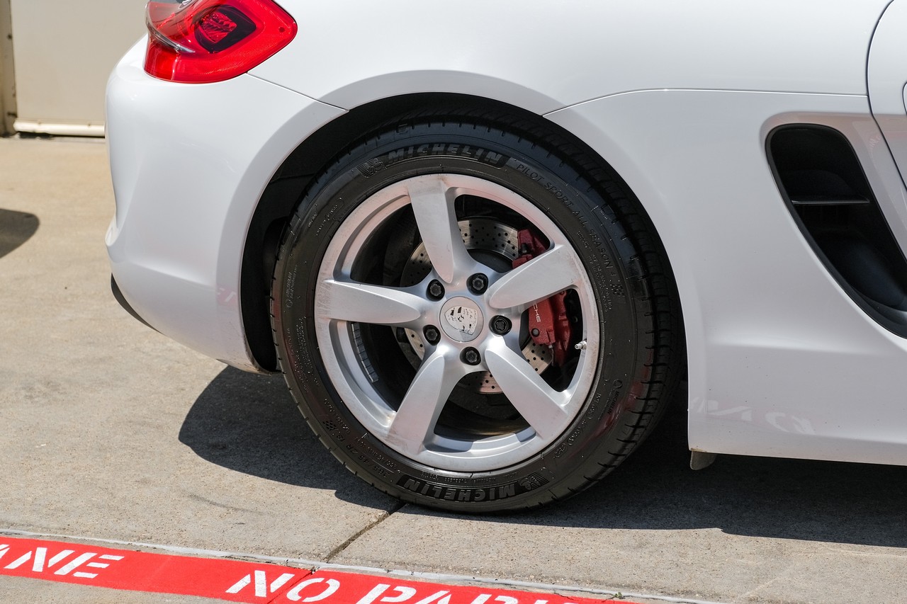 Porsche Cayman Vehicle Main Gallery Image 37