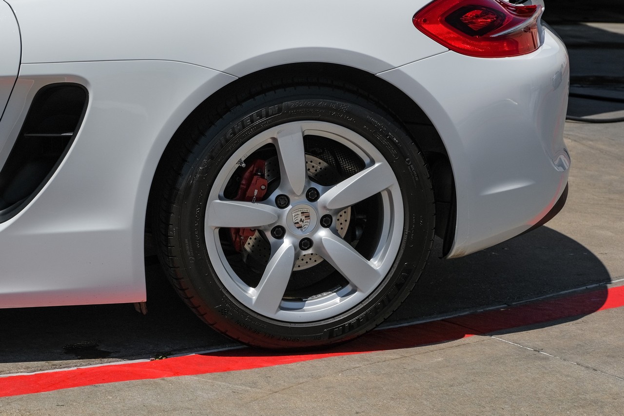 Porsche Cayman Vehicle Main Gallery Image 40