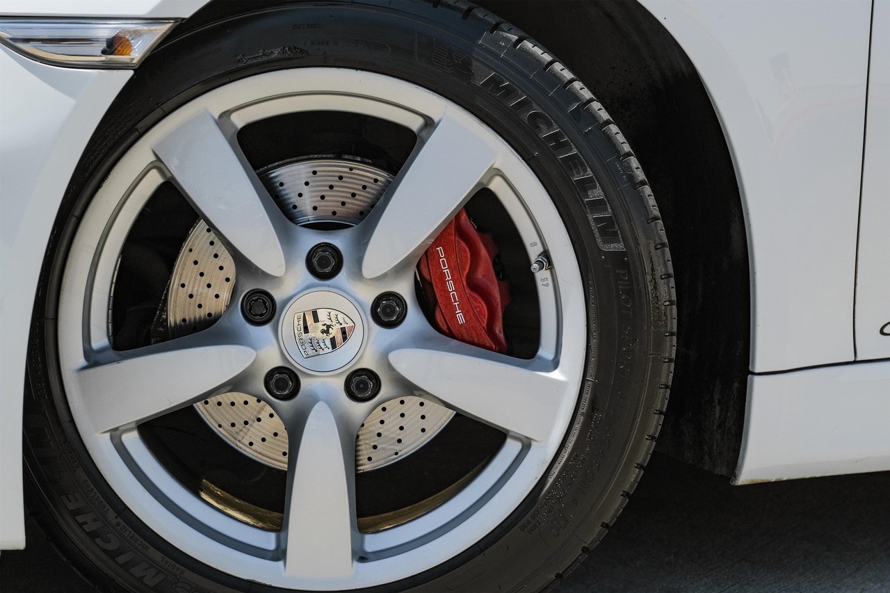 Porsche Cayman Vehicle Main Gallery Image 41